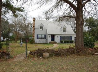 208 3rd St, Lexington, TX 78947