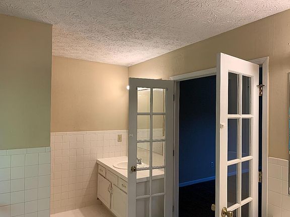 5th image of 2200 Waterford Park Dr