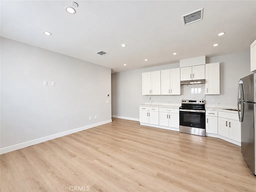 2 bed, 800 sqft, $2,800 — Photo 2
