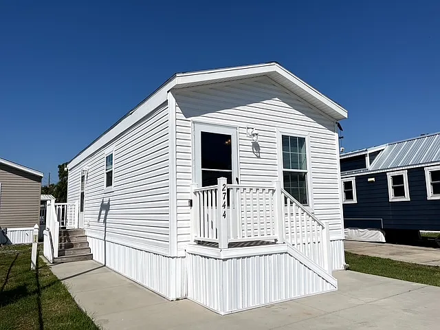 2744 Camper Ave — Photo 4