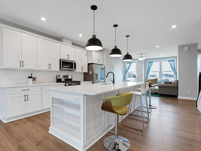 6032 Windsor Dr — Photo 2