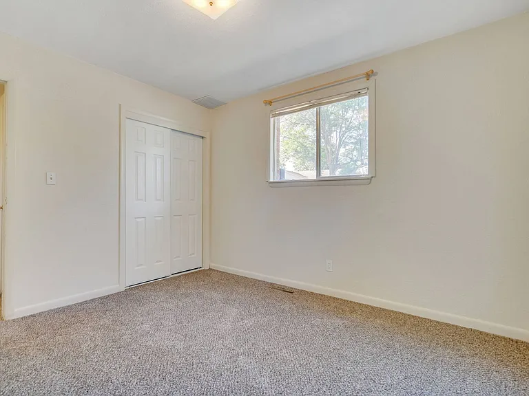 2108 Applewood Rd — Photo 11
