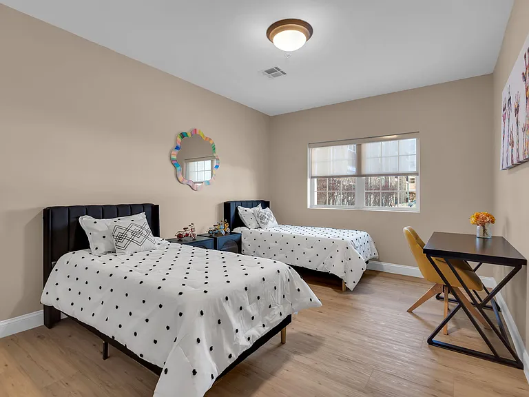 Washington Square Apartments — Photo 9