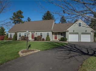 16 Wainscot Ln, Suffield, CT 06078