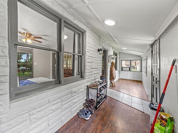 3rd image of 2922 N 48th Ter