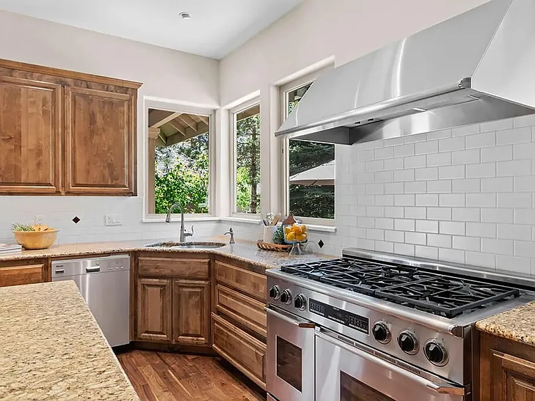 2939 NW Fairway Heights Dr — Photo 17
