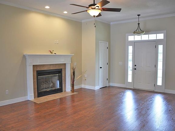 3rd image of 304 W Kingswood Dr