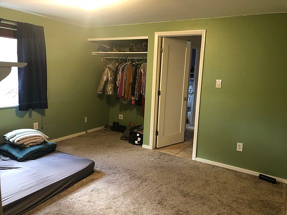 4th image of 3965 Moorhead Ave