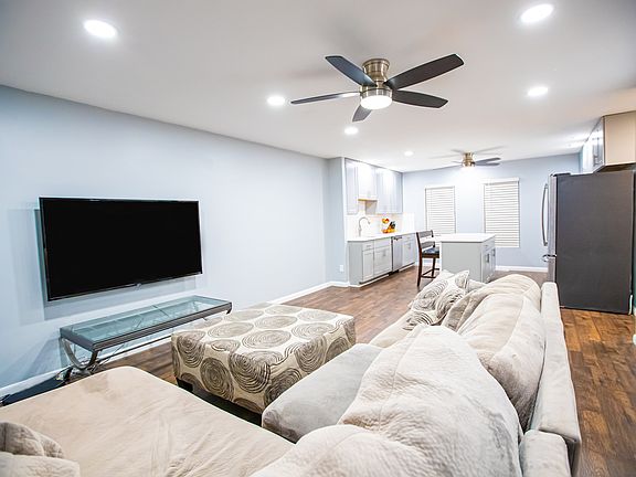 3rd image of 415 Penn St