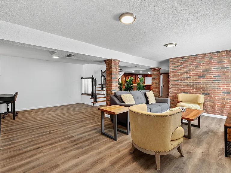 2544 Spring Forest Rd — Photo 33