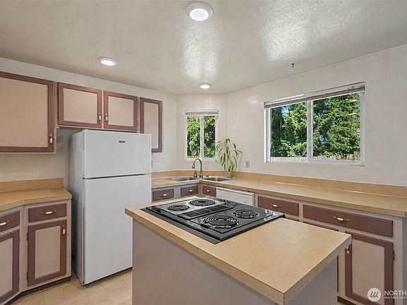 5th image of 6322 49th Drive NE