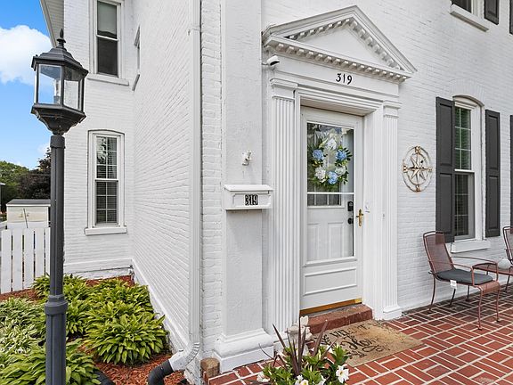 3rd image of 319 W Franklin St