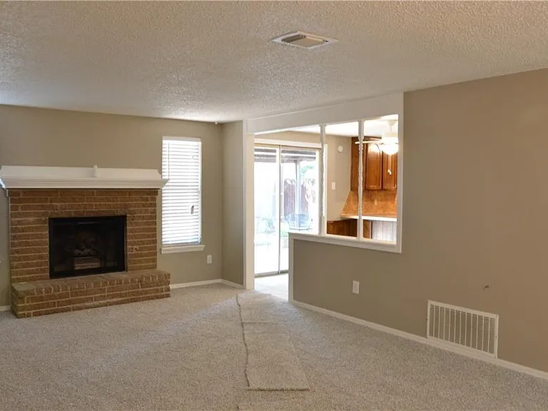 1054 Cumberland Mansion — Photo 3