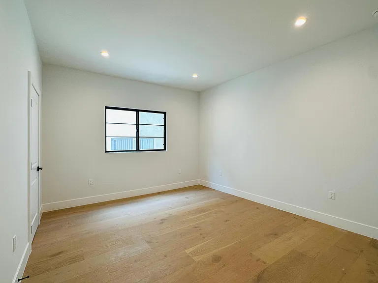 1105 S Sherbourne Dr #4 — Photo 15