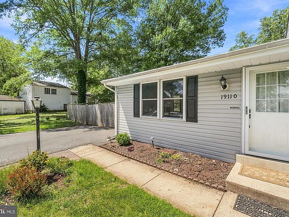 4th image of 19110 Dowden Cir