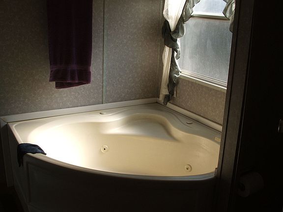 masterbath jaccuzzi tub