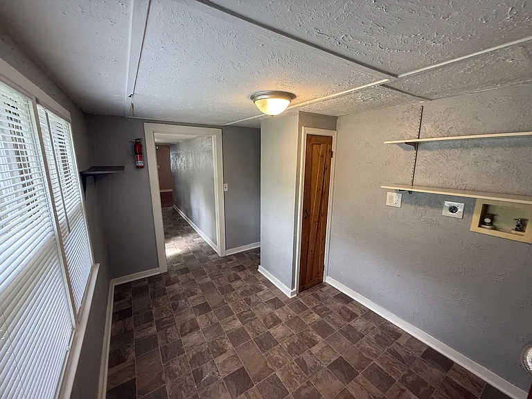 805 Rhodes Ave — Photo 13