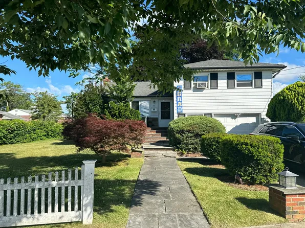 25 Washington Ave, Plainview, NY 11803