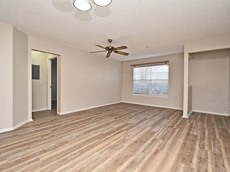 144 Reserve Cir #112 — Photo 9