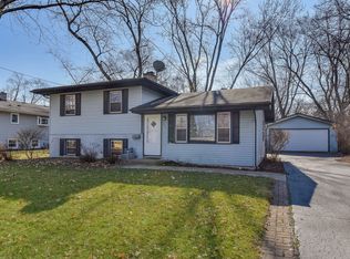 208 Triton Ln, Naperville, IL 60540