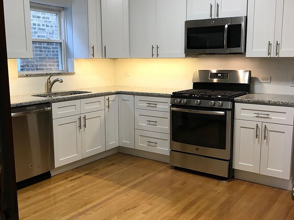 1st image of 3644 N Leavitt St #2