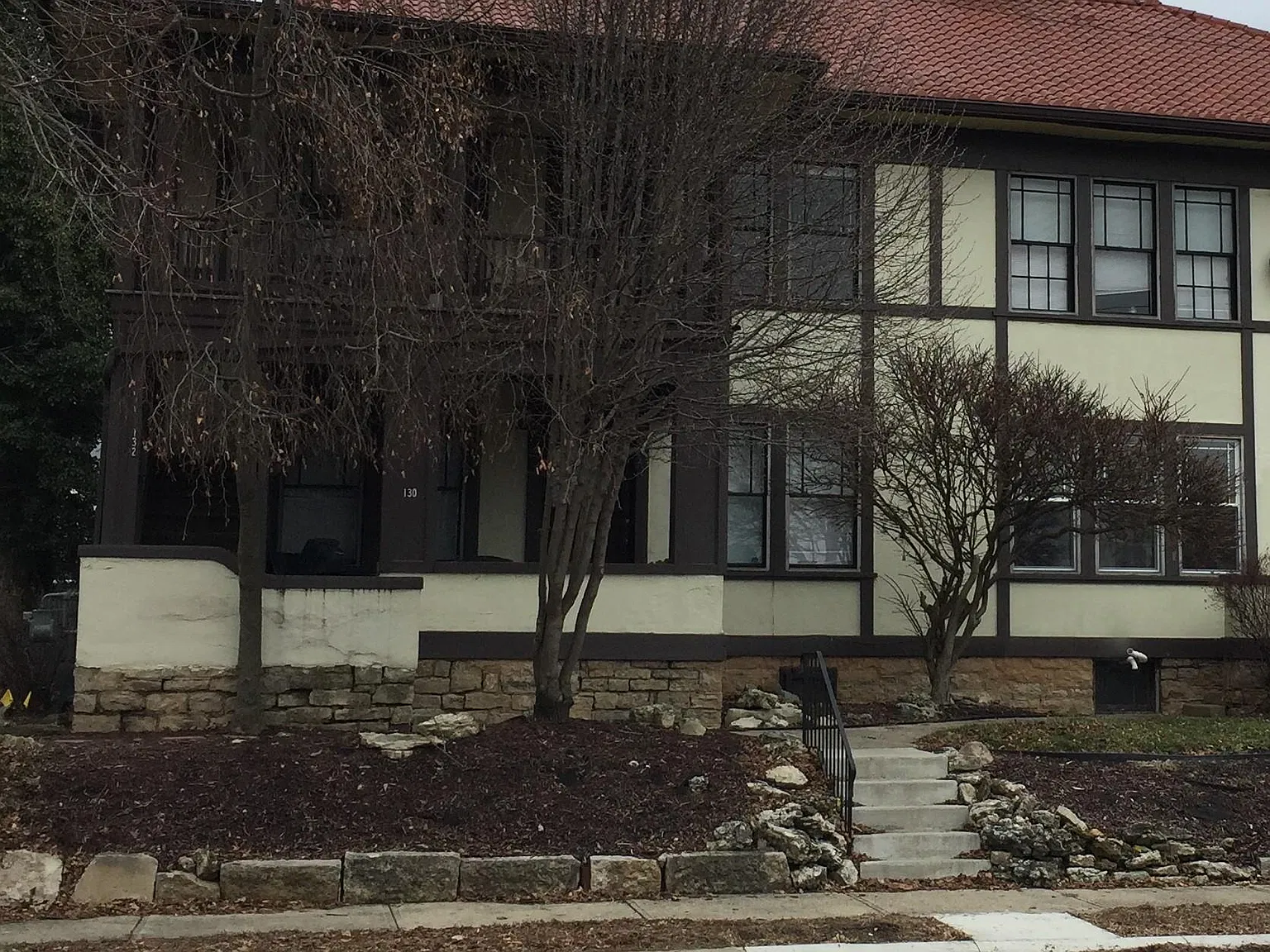 2 bed, 600 sqft, $840 — Photo 1