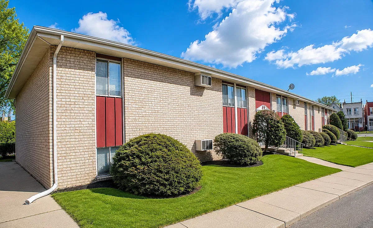 1 bed, $705 — Photo 1