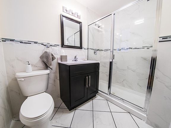 5th image of 103 N Walnut St #306