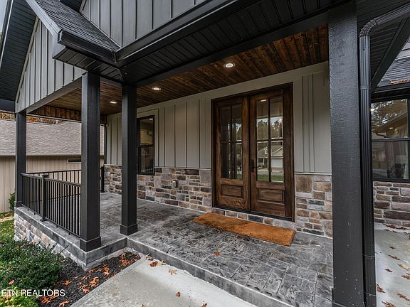 2nd image of 326 Beachwood Dr