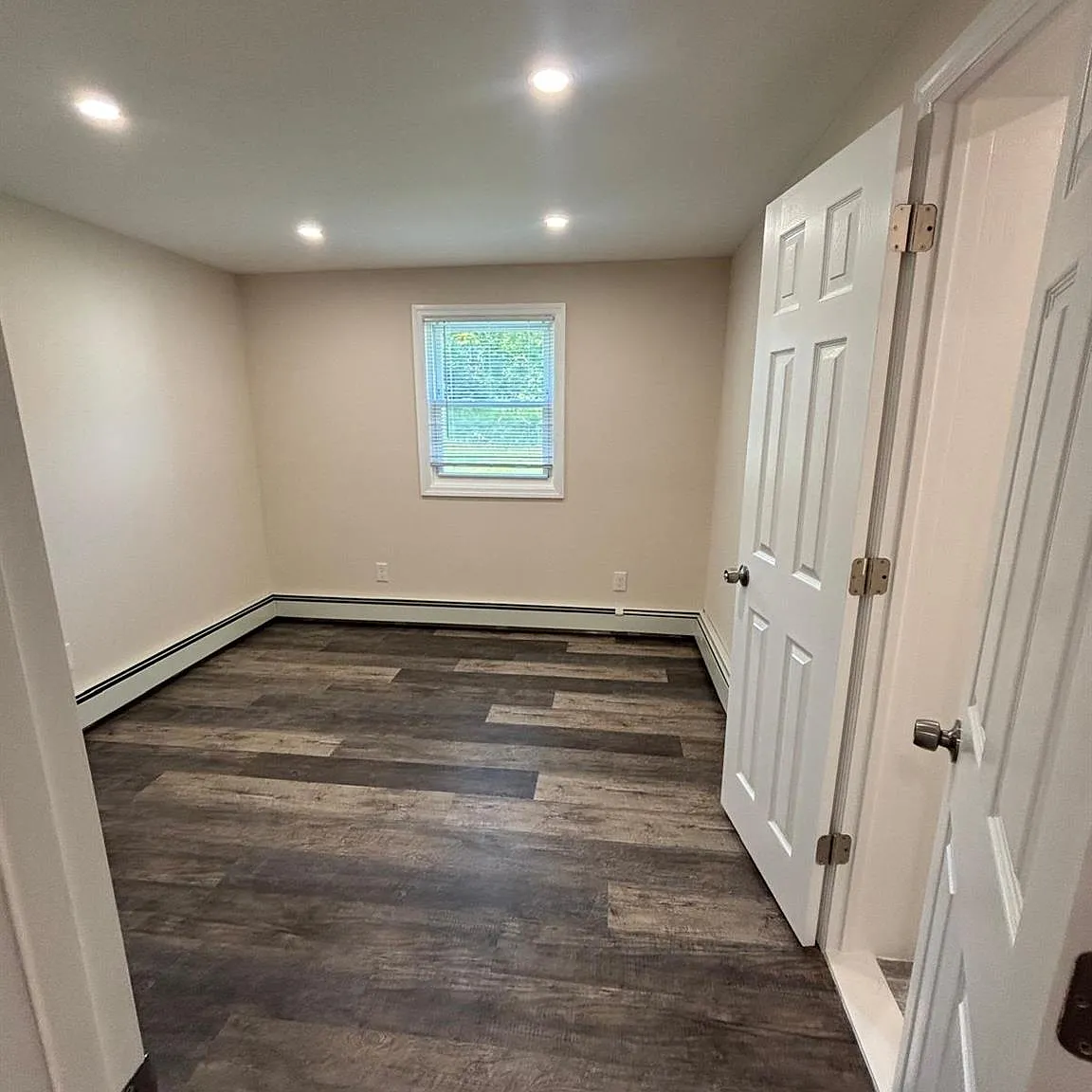 1 bed, 1.0 bath, 6098 sqft, $2,440 — Photo 2