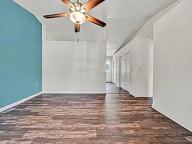 3 bed, 1074 sqft, $1,990 — Photo 2