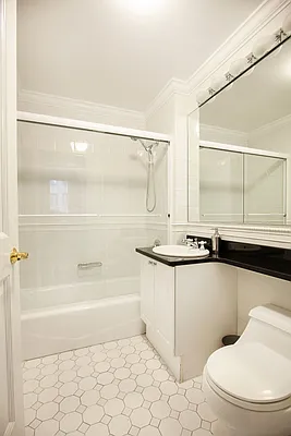 Sold by eRealty Advisors Inc | media 16