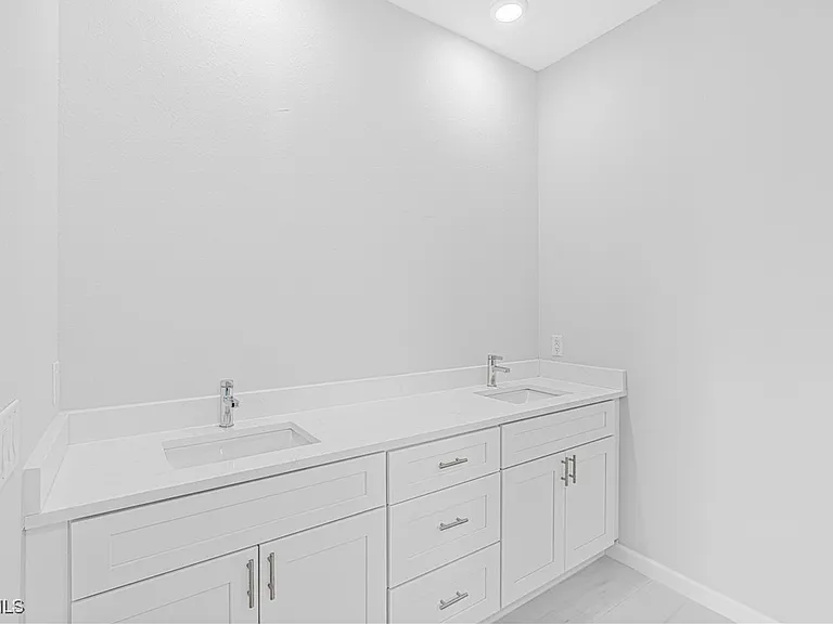 3340 NE 19th Ave — Photo 12