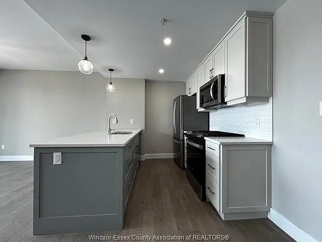 140 Main St E #203 — Photo 16
