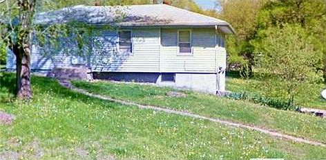 3rd image of 8200 E 117th St