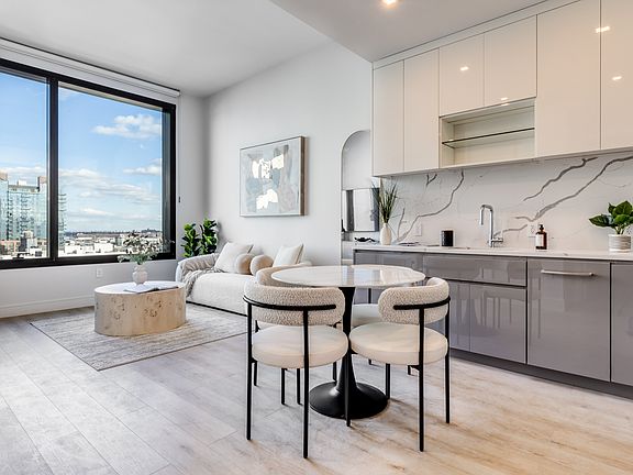 4th image of 4519 Davis St #3D