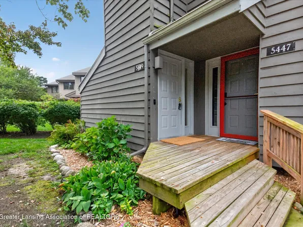 5449 Wild Oak Dr, East Lansing, MI 48823