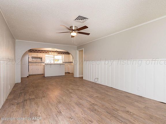 3rd image of 2209 N Beech Ln
