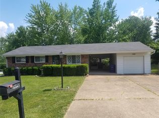 1990 Chariot Dr, Fenton, MO 63026