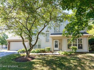 890 Dandridge Ct, Elgin, IL 60120