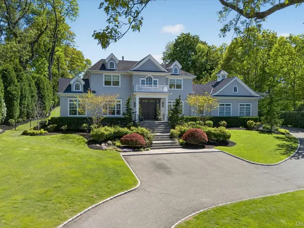 32 Elm Street, Woodbury, NY 11797