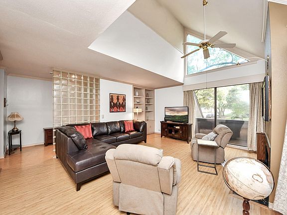 3rd image of 330 Litchfield Ln #37