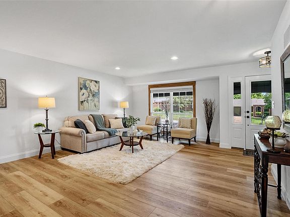 5th image of 530 Arborwood Dr
