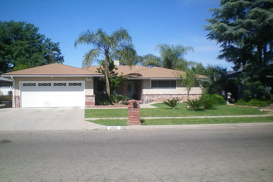 6933 N Rowell Ave photo 1