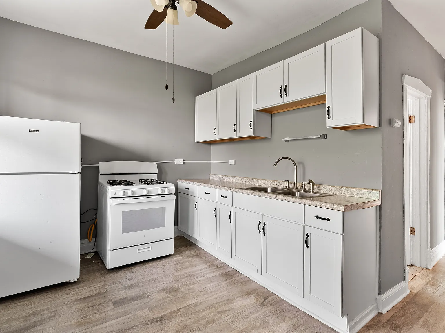 3 bed, 1200 sqft, $1,800 — Photo 4