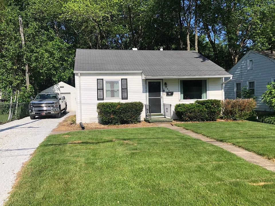 203 Roosevelt Rd