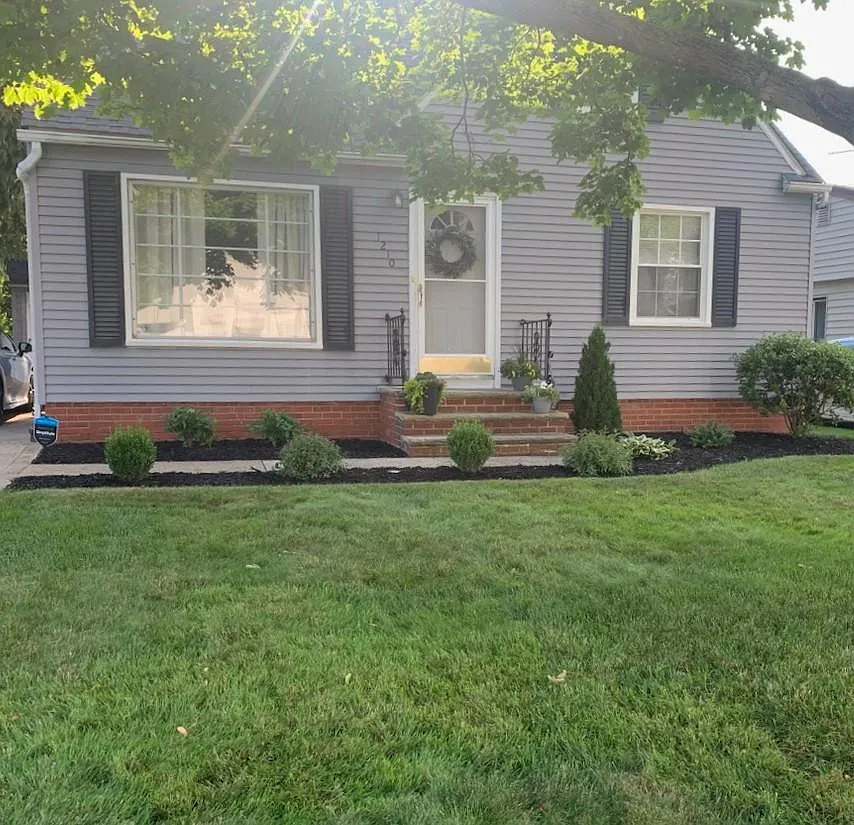 3 bed, 1119 sqft, $1,825 — Photo 1