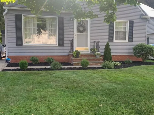 1210 Mayfield Ridge Rd, Mayfield Heights, OH 44124