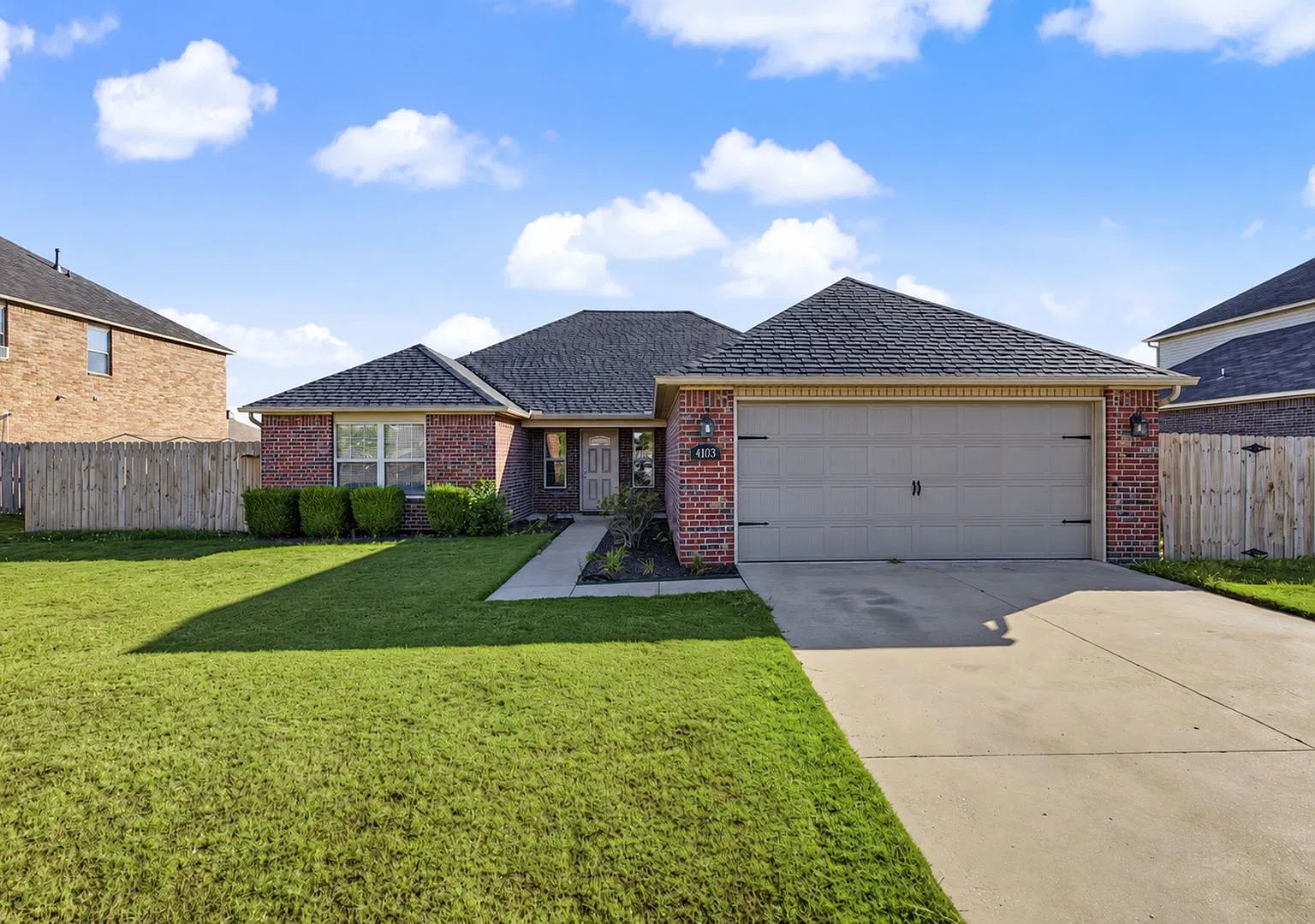 4103 SW Limestone Avenue — Photo 1