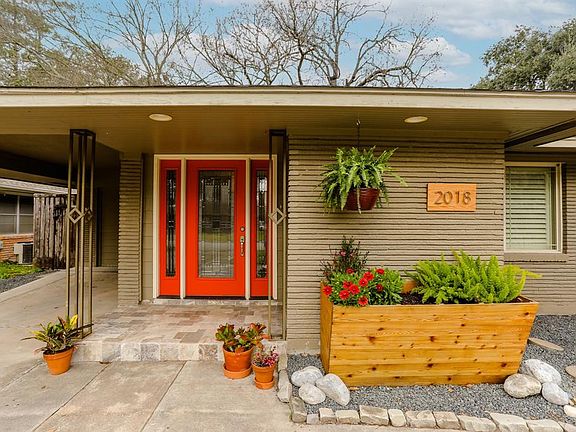 Stunning curb appeal